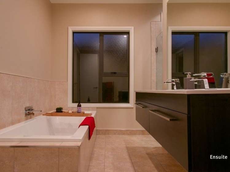 85 Merlot Drive Greenmeadows_14