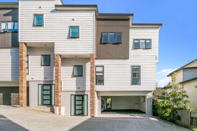 Modern, Freehold Living with Breathtaking Views