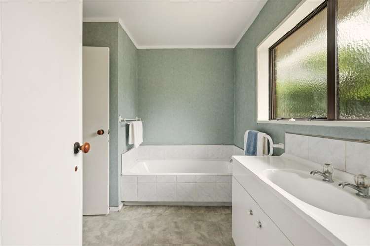 49 Heron Avenue East Matua_16