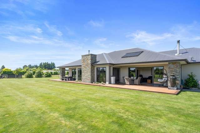 Stunning four-bedroom home on 5.87ha