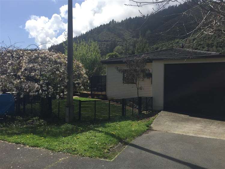 16 Robinson Road 10818_1