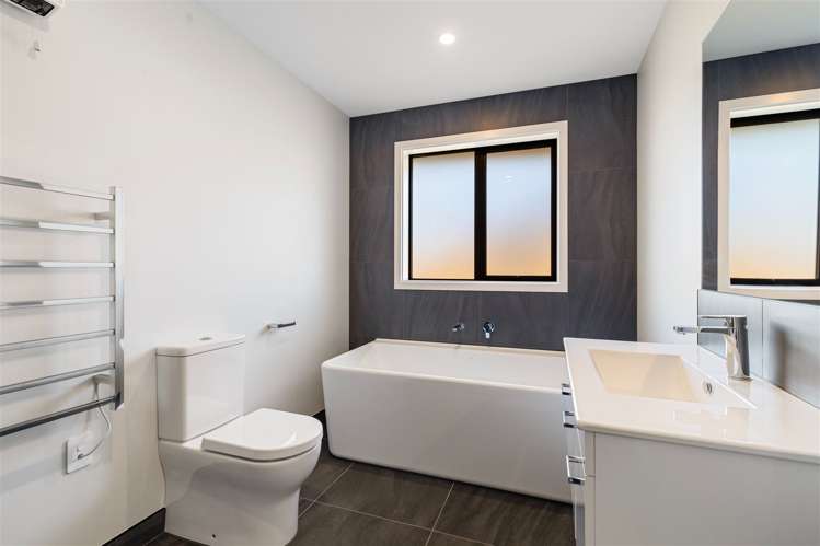 8 Agathis Crescent Wigram_13