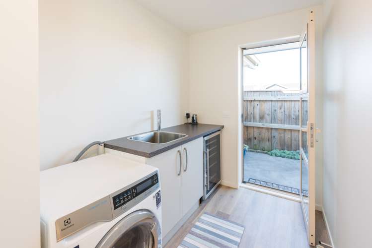 10 Spitfire Drive Burleigh_11