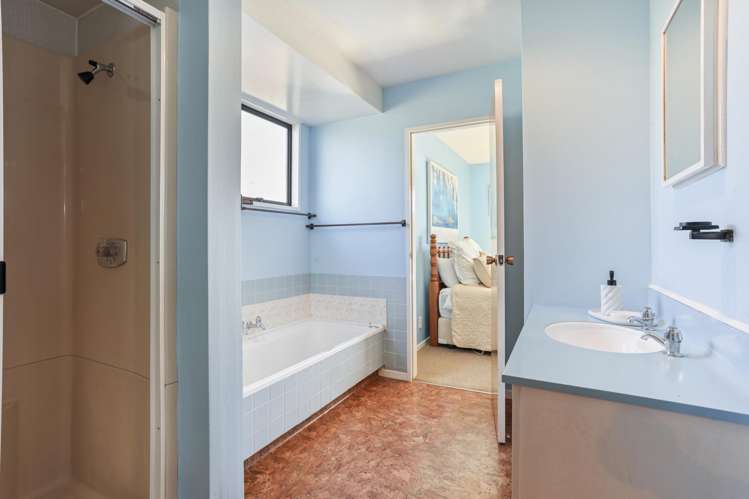 3 Manson Place Russley_16