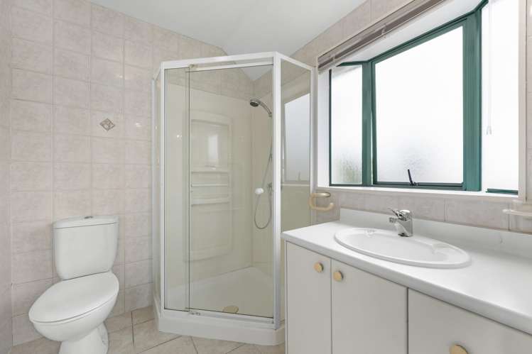 2/36 Devon Road Bucklands Beach_7