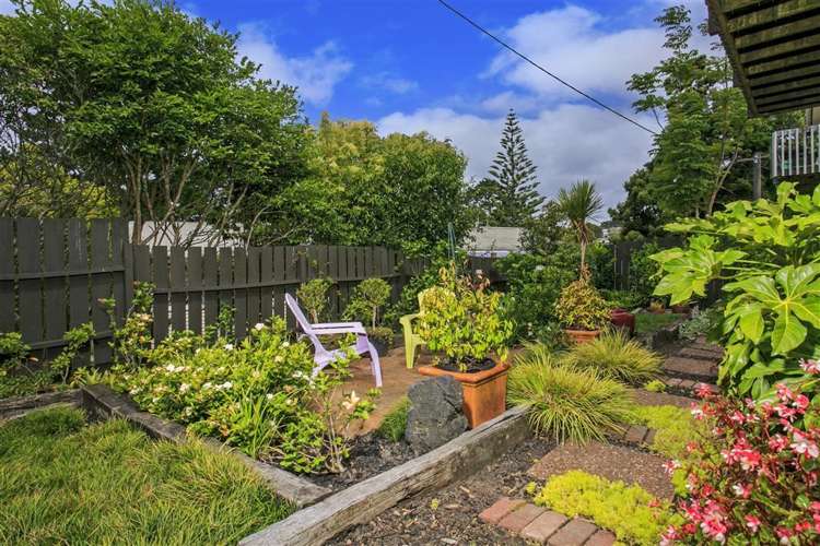 2/49 Lancaster Road Beach Haven_10