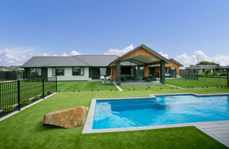 83 Sunline Drive Leamington_24