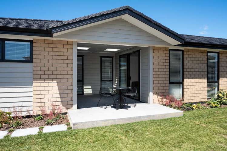 52 Read Crescent, LOMBARDY, Willowbrook Community Clive_15