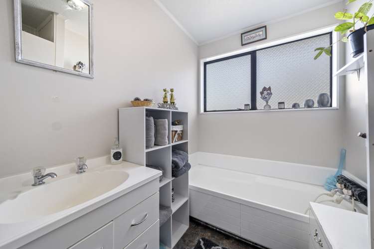 21 Newburn Grove Wainuiomata_9