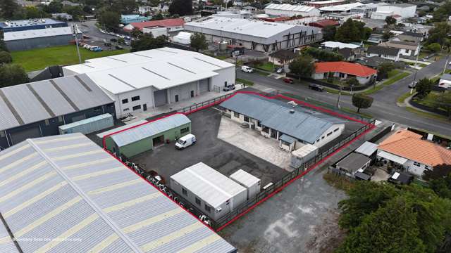 Quality office + secure yard complex