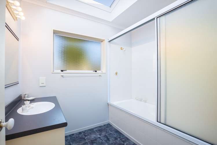 3a Kinross Drive Merrilands_16