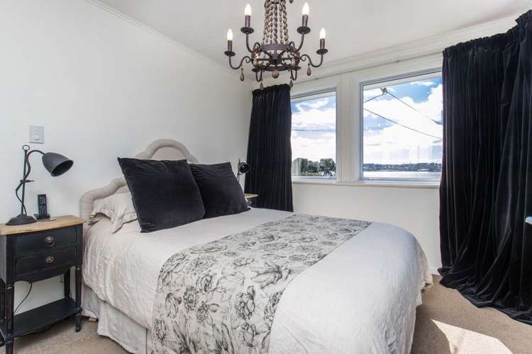 10 Kiwi Esplanade Mangere Bridge_11