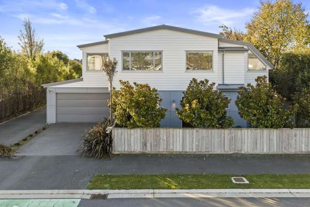 Easy Care Living | Double Garage & Zoned for CGHS & CBHS