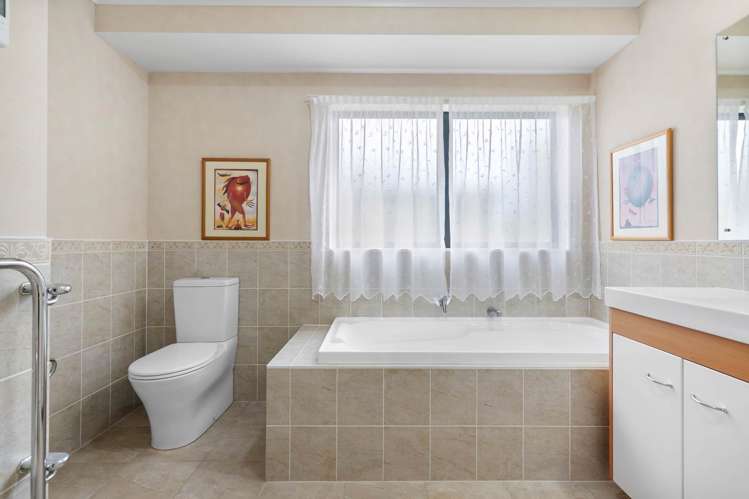14 Banshire Close Flat Bush_25