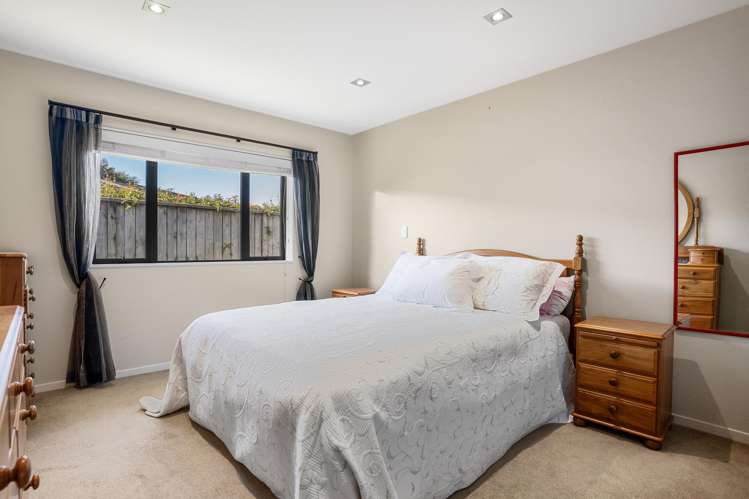 38 Royalle Mews Botany Downs_11