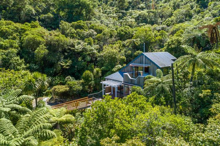 2393 Queen Charlotte Drive Anakiwa and Surrounds_16