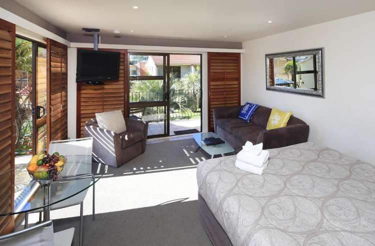 1B/3-7 Fourth Avenue Onetangi_5