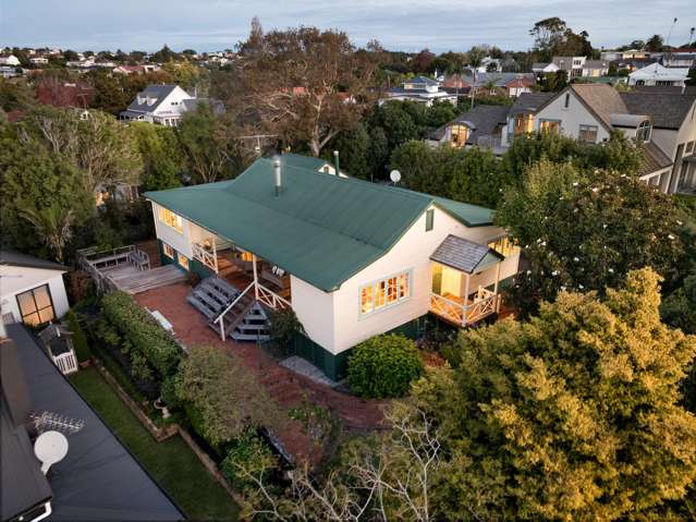 Relaxed Coastal Living - Vendor's Next Home Found