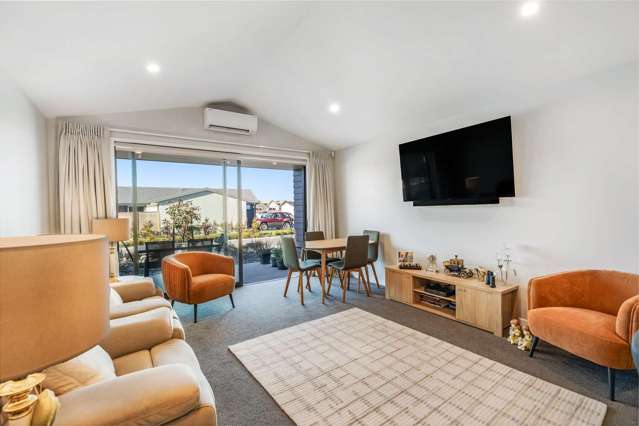 138/30 Bob Robertson Drive Woodend_1