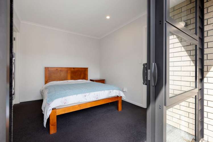 68 Sylvester Crescent 2743_11