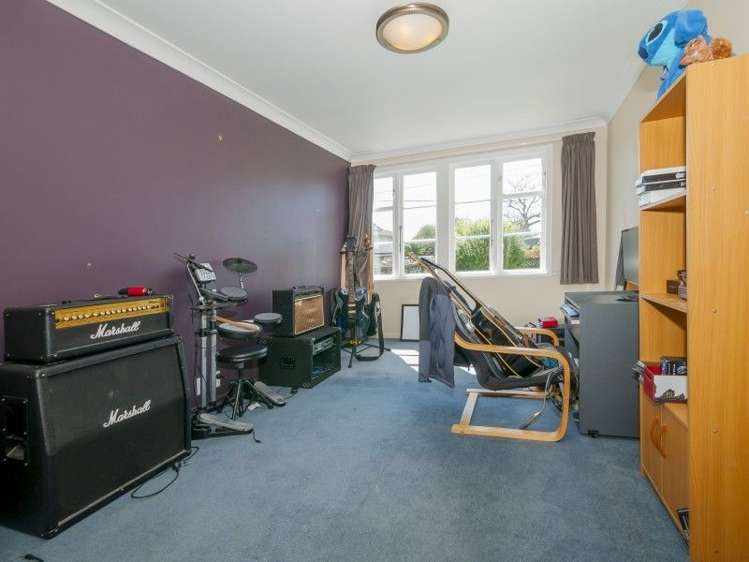 54 Waddington Drive Naenae_11