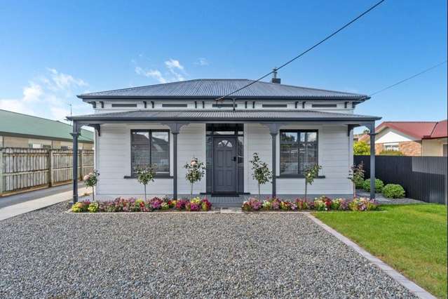 Beautifully Renovated Lock & Leave in Top Location