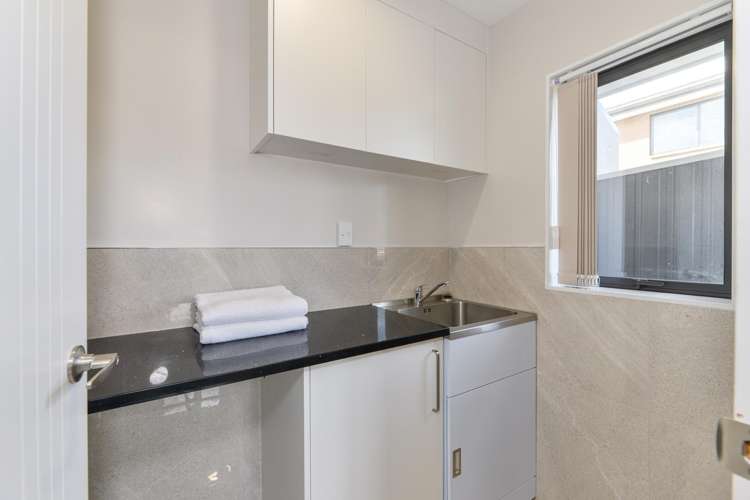 1/30 Calvert Avenue Mangere_11
