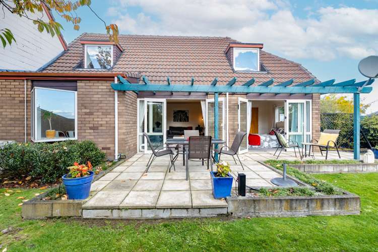 2/19 Waitikiri Drive Parklands_16