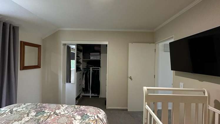  2/413 Suffolk Road Stoke_11