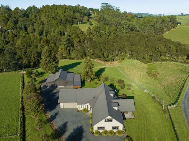 Large home, rural views, shed