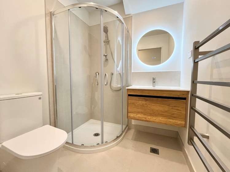 12/9 Aeroview Drive 1603_8