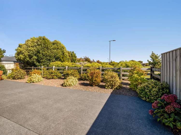 72 Sunline Avenue Lincoln_26