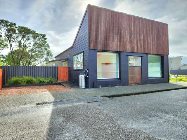 Dual living opportunity steps from Hokitika centre