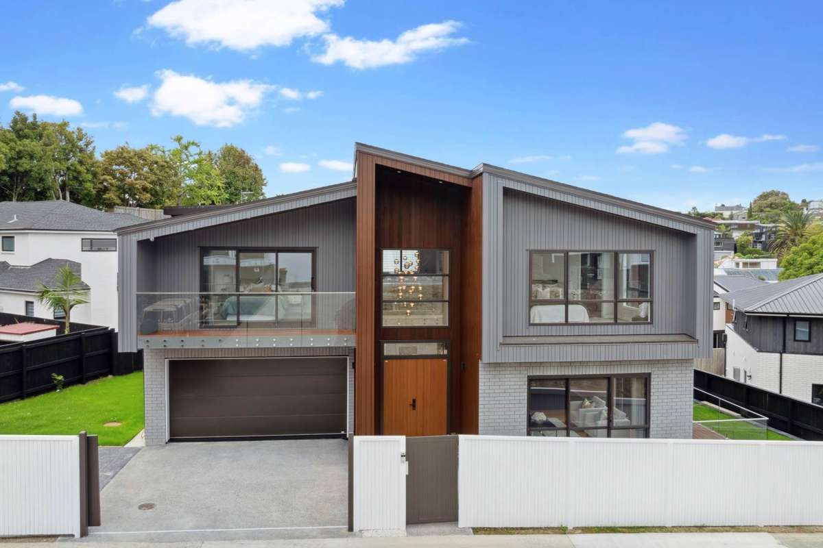 8/42 Codrington Crescent_0