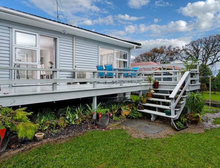 81 Tirimoana Road Te Atatu South_10
