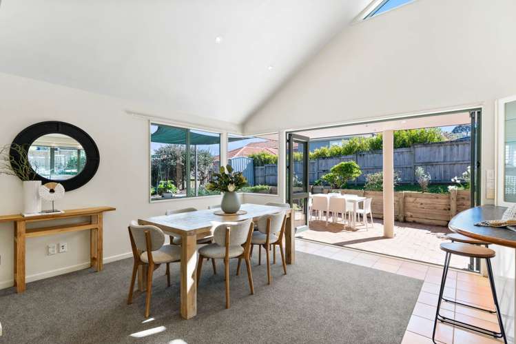 492 Beach Road Murrays Bay_15
