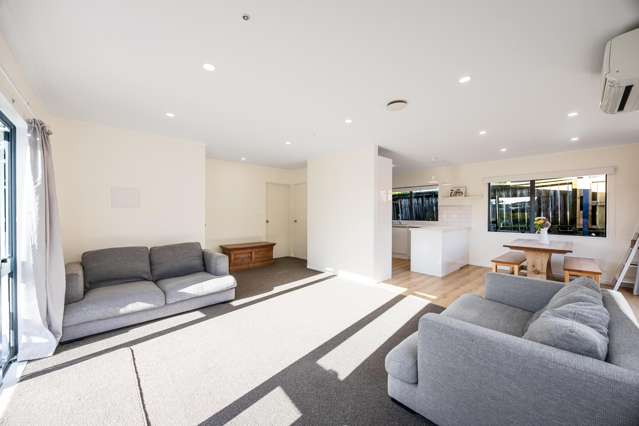 15B Greta Place Stanmore Bay_1