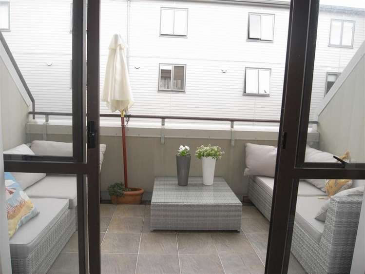 7/27 Rossmay Terrace Mount Eden_3