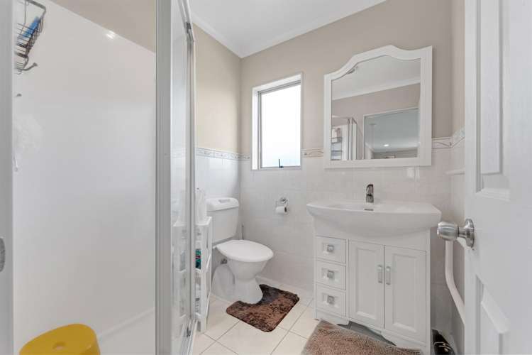 13 BUSHPARK PLACE Flat Bush_15