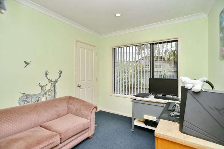 17 Cayman Close Shirley_8