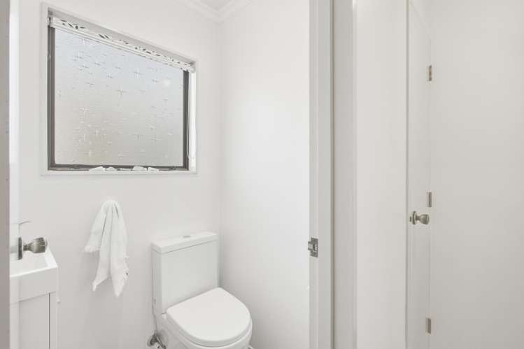 8A Church Place Whanganui Central_12