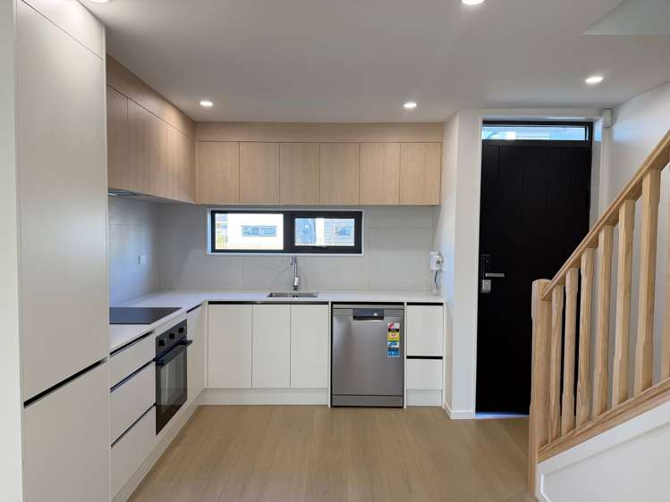 26/21 Von Sturmer Street Mangere East_4