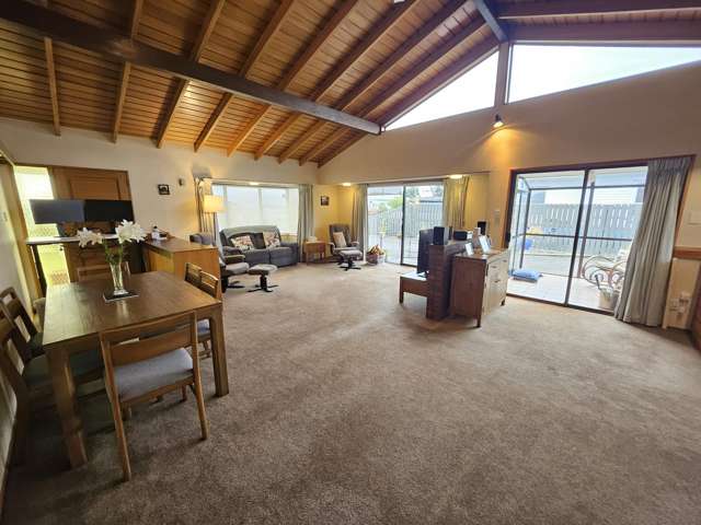 8 Keith Road Paroa_3