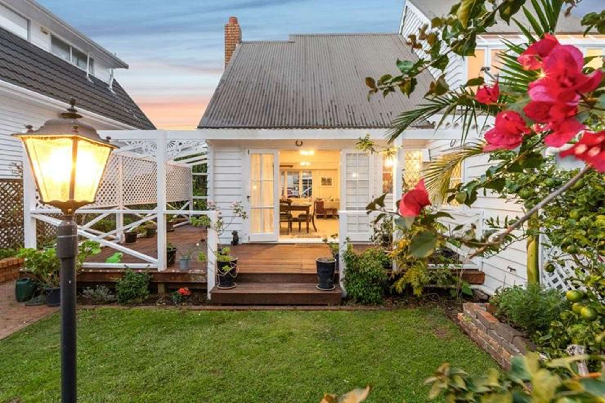 Murder mystery writer pens killer poem to sell her $2.85m home