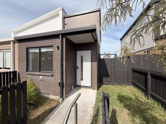 Fully Fenced Spacious 3-Bedroom, 2-Bathroom Townhouse in Glen Eden