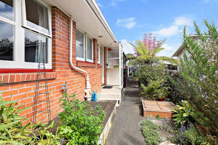 2/5 Matipo Street Mount Eden_8