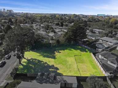 68 & 70 Riverpark Crescent_1