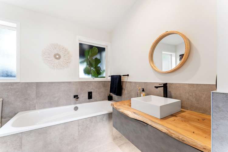 73 Roberts Road Matakatia_22