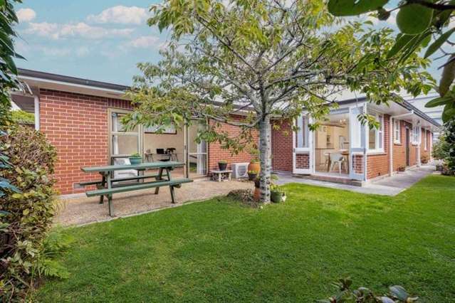 Elderly couple overwhelmed after 10 bidders drive up the price of their home to $2.4m