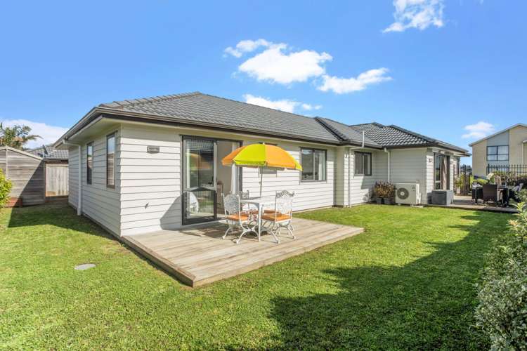 8 Iwinuku Crescent Wattle Downs_13